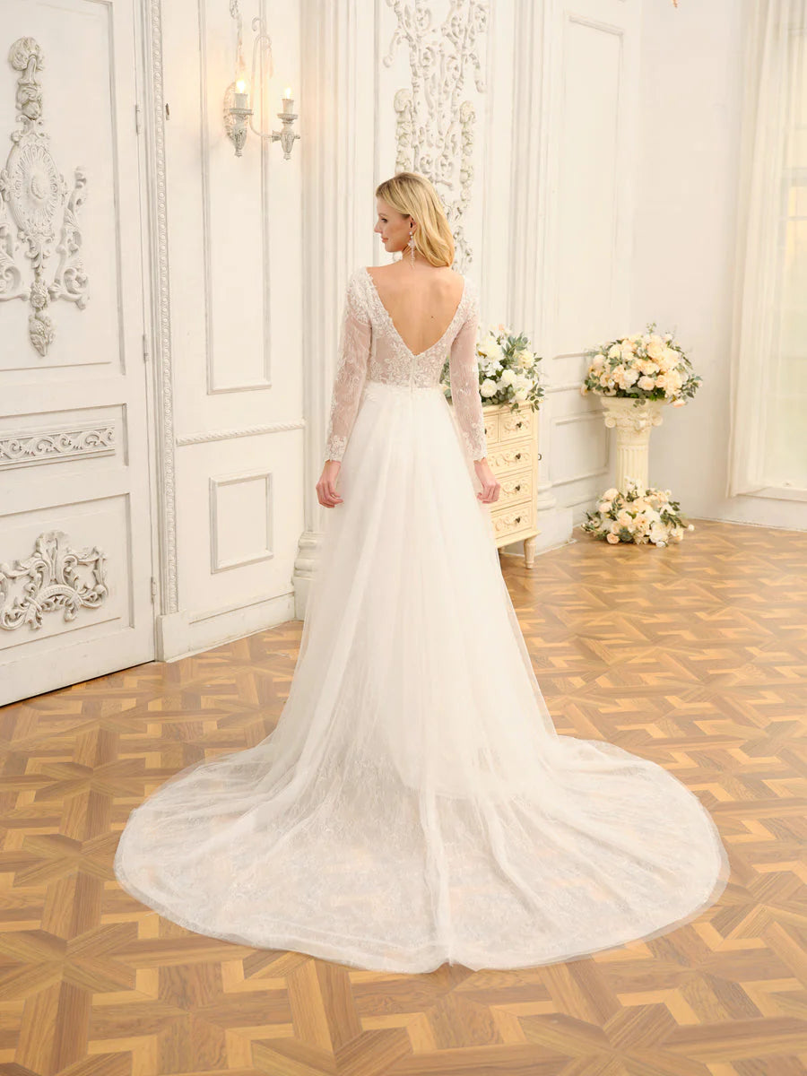 A-Line/Princess V-Neck Long Lace Wedding Dresses With Appliques