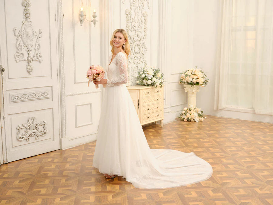 A-Line/Princess V-Neck Long Lace Wedding Dresses With Appliques