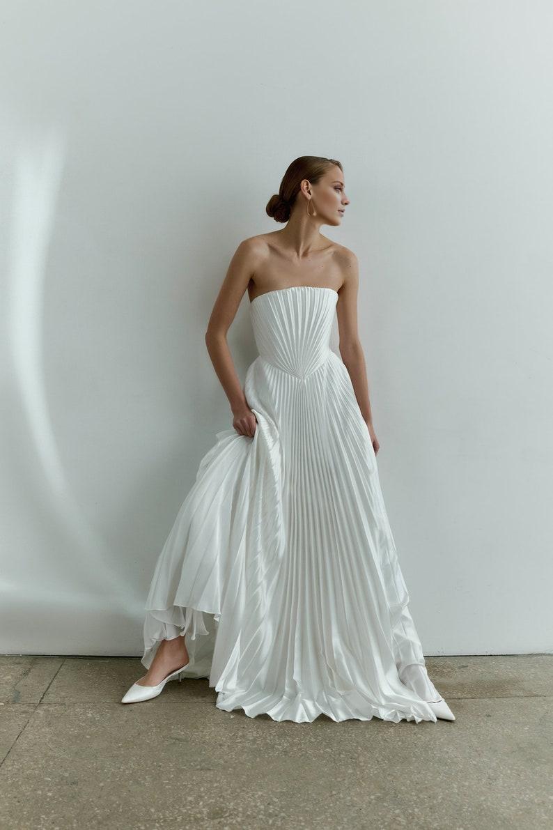 Pleated wedding dress Strapless satin wedding dress Modern A-line brid ...