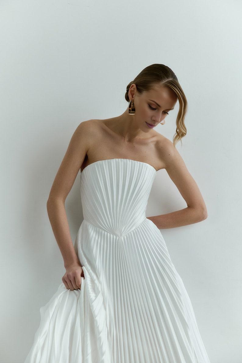 New Arrival Wedding Dress Long Sleeve Backless Tulle Pleated Wedding Dress  D3894