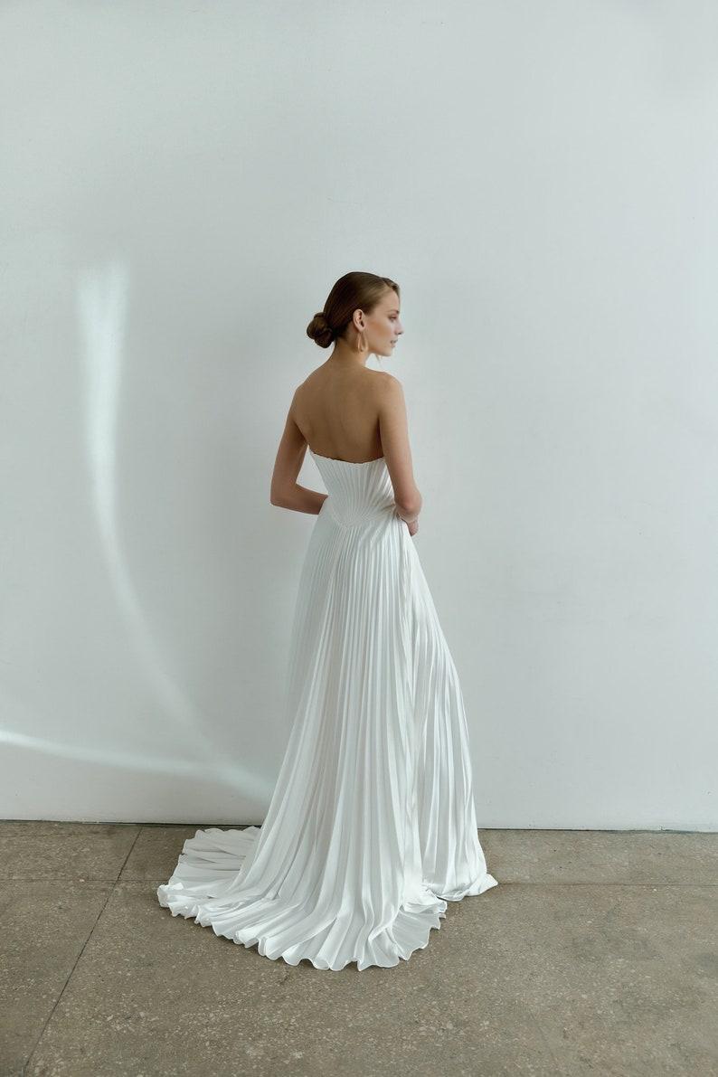 Pleated wedding dress Strapless satin wedding dress Modern A-line brid ...