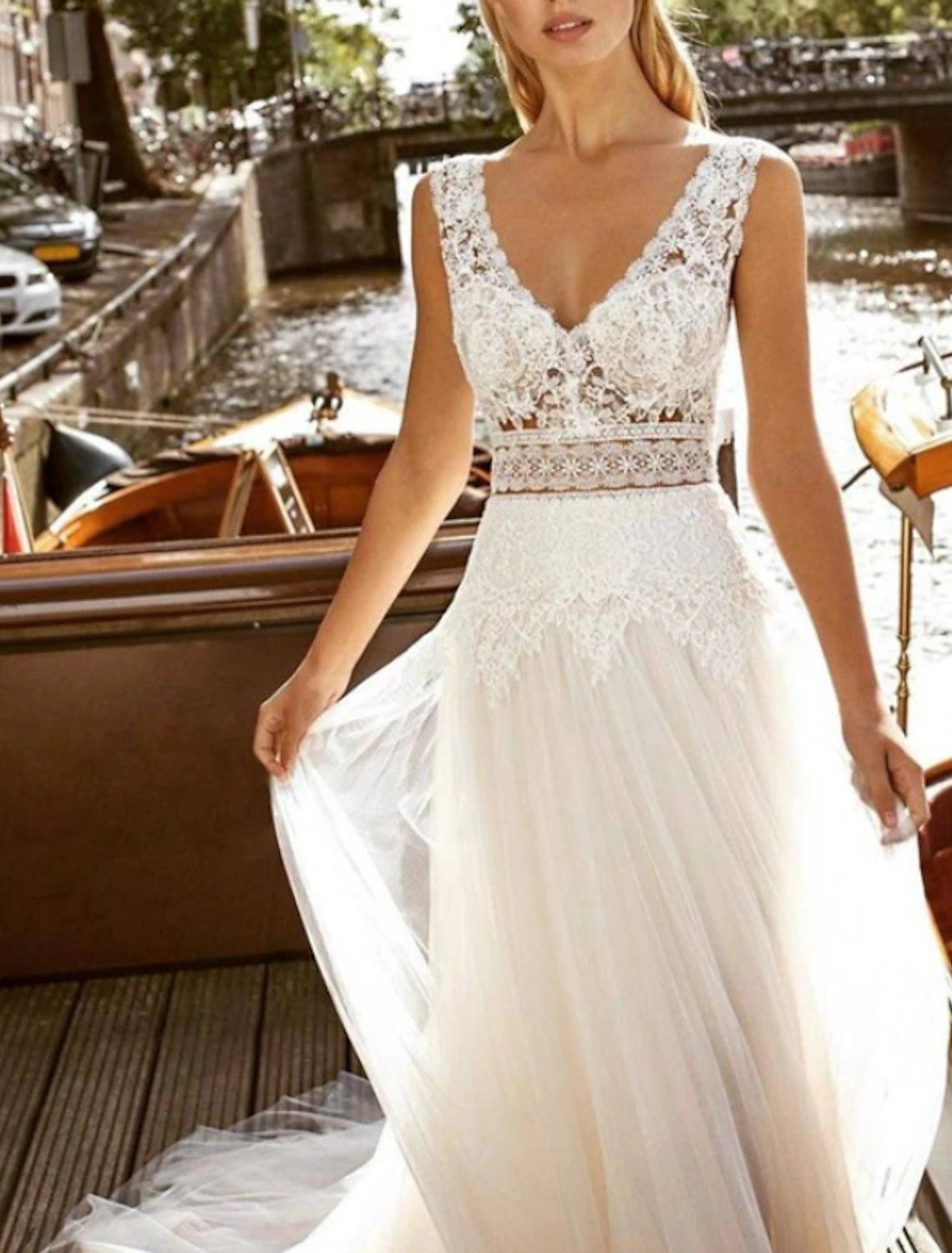 Beach Boho Wedding Dresses A-Line V Neck Sleeveless Sweep / Brush Train Lace Bridal Gowns With Appliques