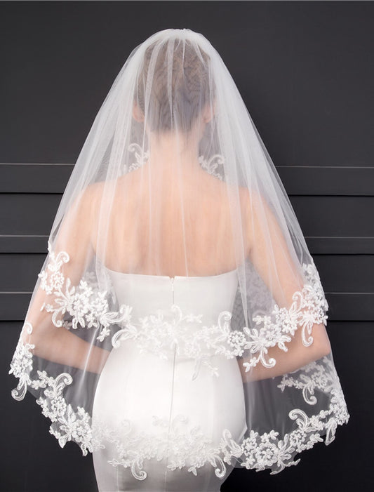 Two-tier Lace Applique Edge Wedding Veil Fingertip Veils with Appliques