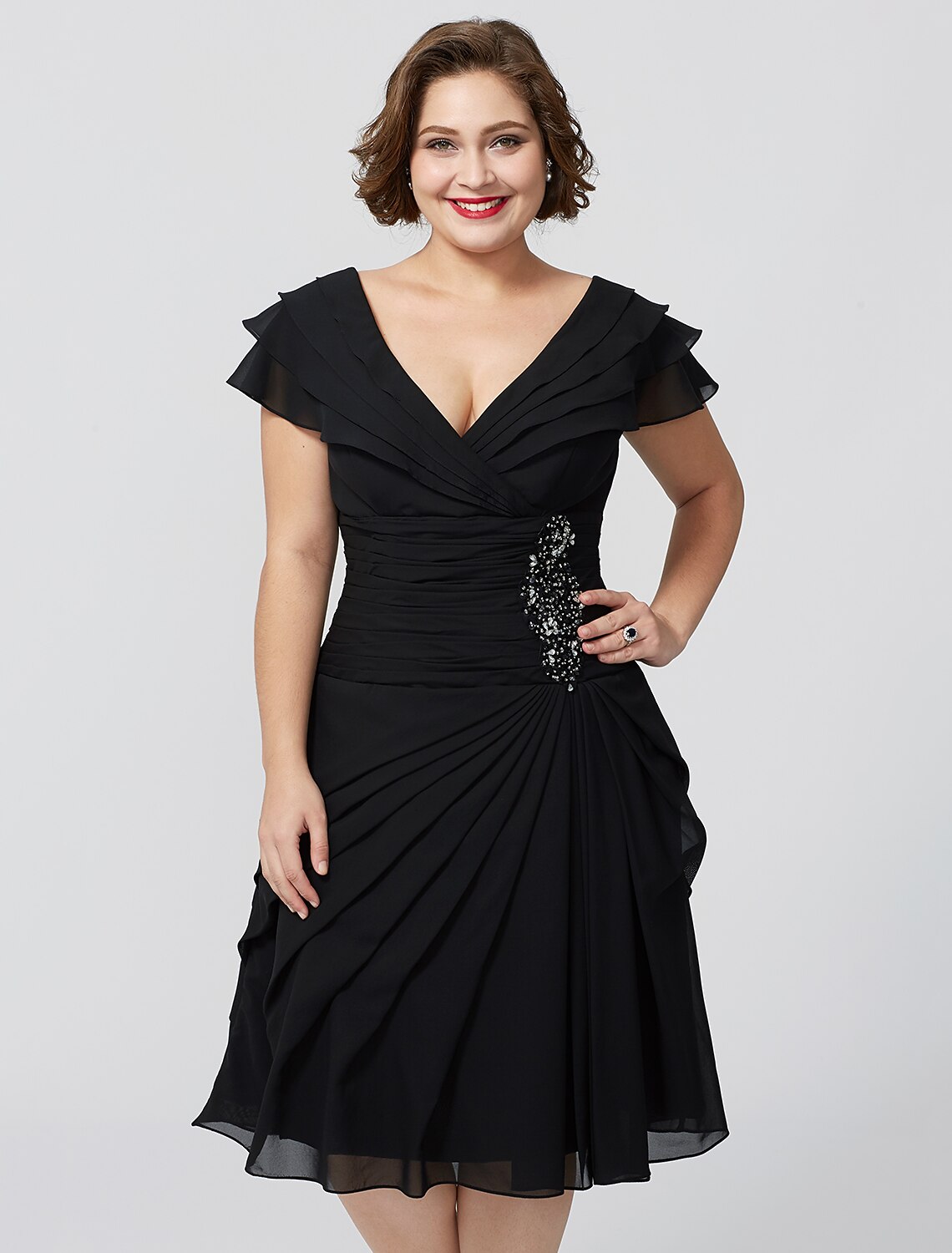 A-Line Mother of the Bride Dress Plus Size Elegant Sexy V Neck Knee Length Chiffon Short Sleeve No with Beading Tiered