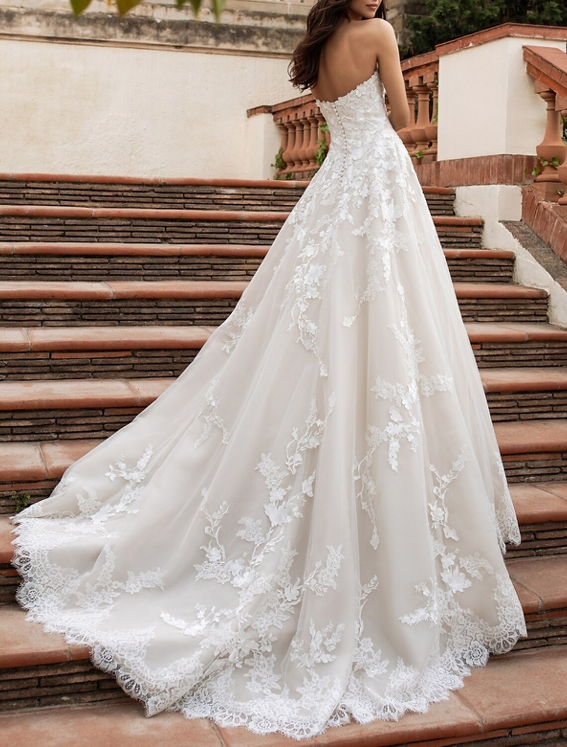 Engagement Formal Wedding Dresses Ball Gown Sweetheart Strapless Court Train Lace Bridal Gowns With Appliques