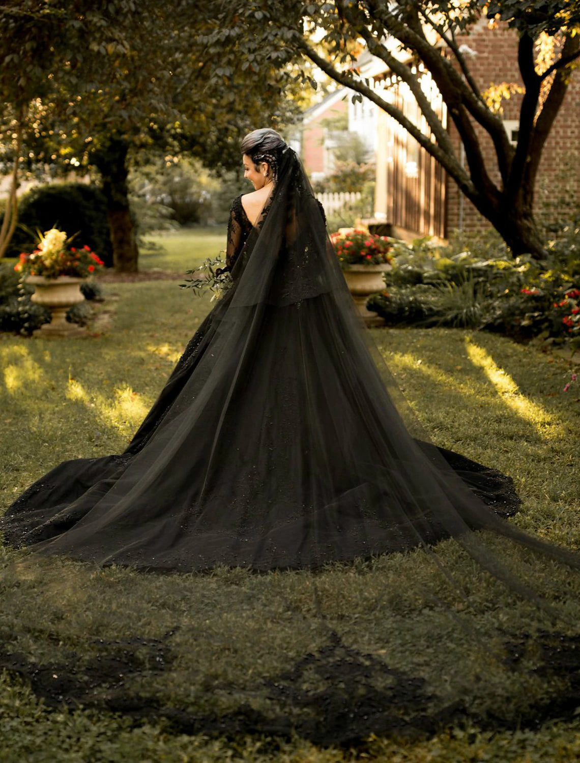 Reception Gothic Black Wedding Dresses Formal Ball Gown V Neck Long Sleeve Chapel Train Lace Bridal Gowns With Pleats Appliques Summer Fall Halloween Wedding Party