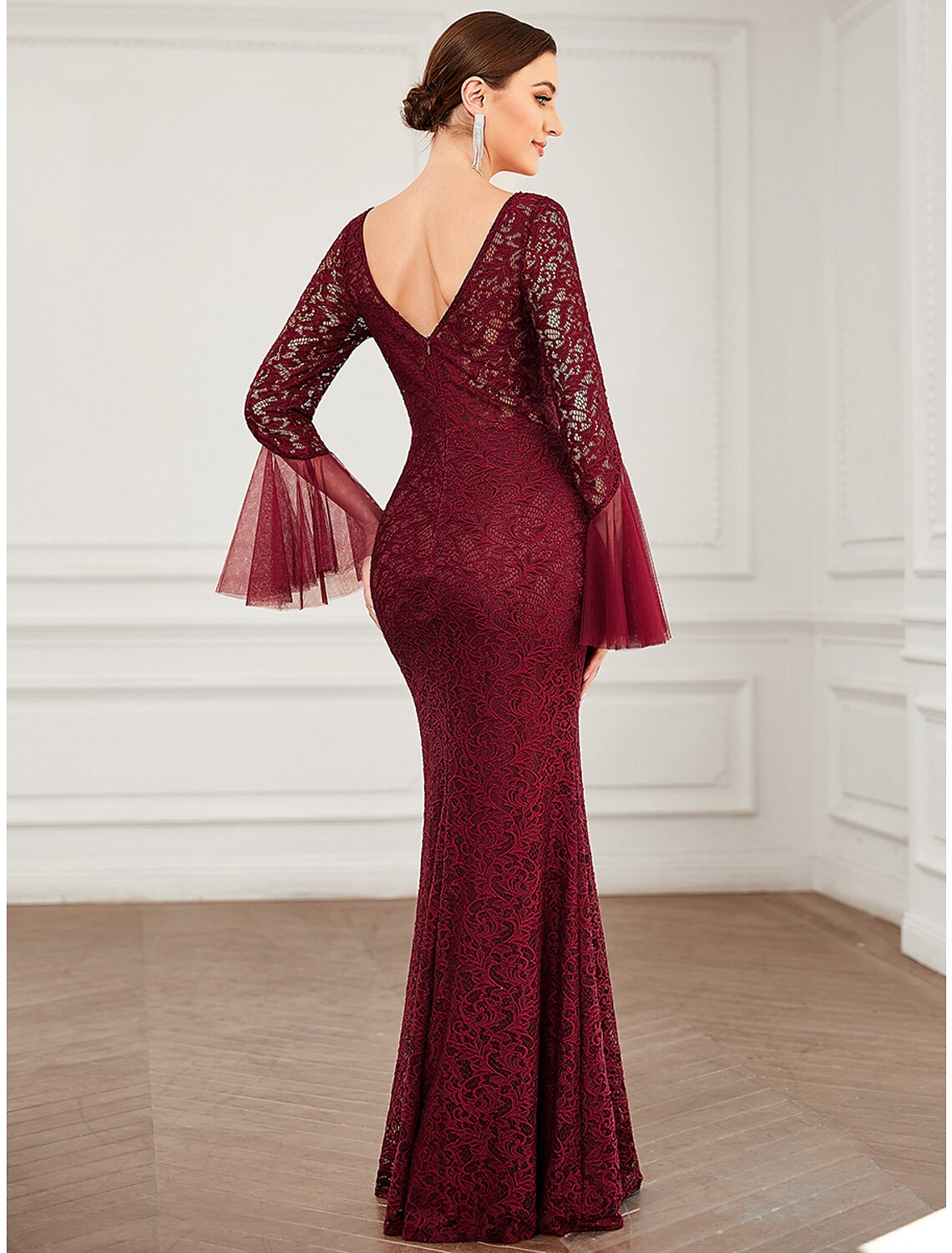 Mermaid / Trumpet Mother of the Bride Dress Elegant Sexy Jewel Neck Floor Length Lace Long Sleeve with Solid Color